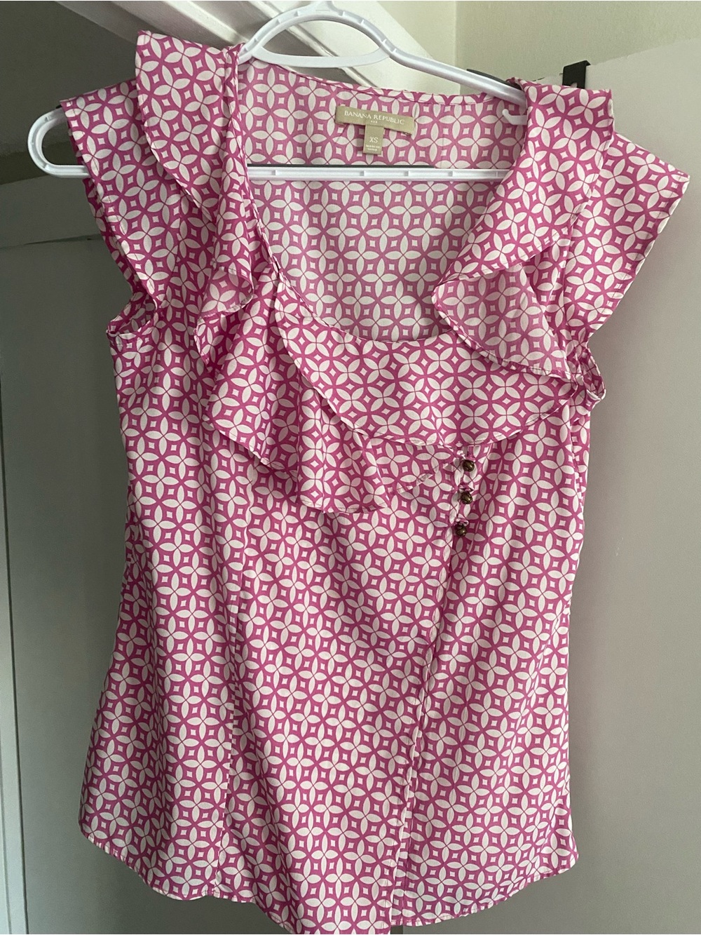 Banana Republic Pink & White Geometric Ruffle Shell